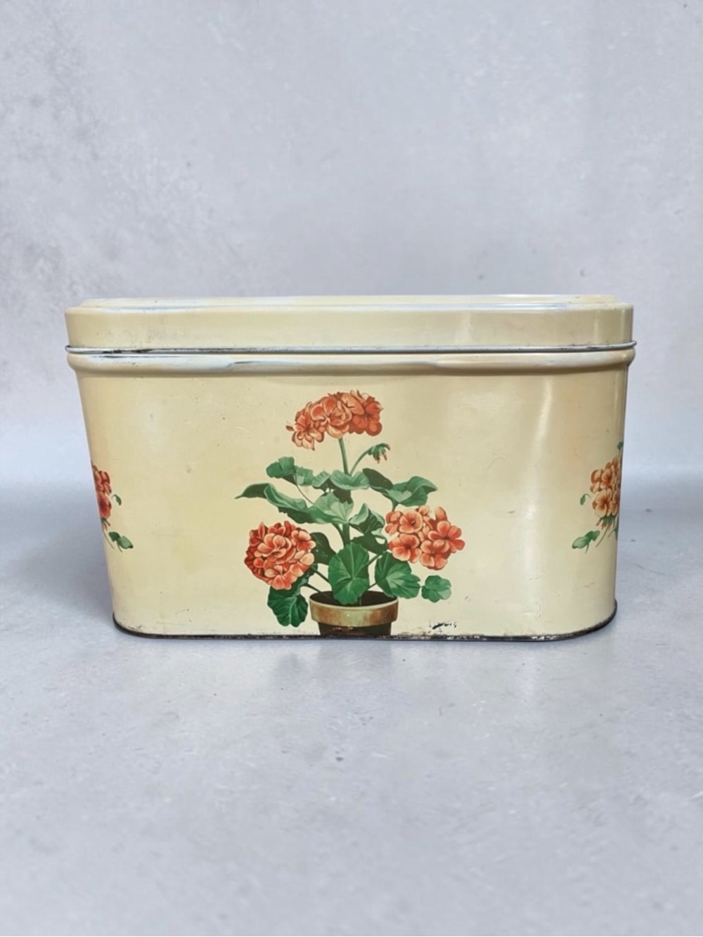 Vintage 1950s Metal Off White Bread Box with